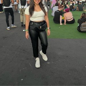 Isalis cropped sweater knit sweetheart top